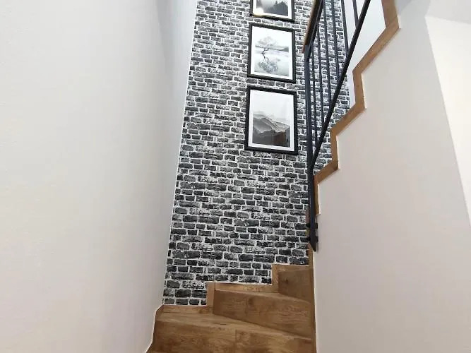 Pod Lipami Apartment